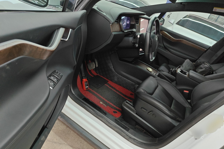 特斯拉 Model X 2020款 长续航升级版中控内饰7003
