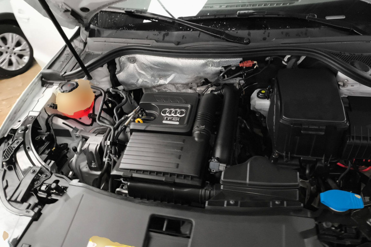 奥迪Q3 2018款 30 TFSI 时尚型典藏版机舱底盘24