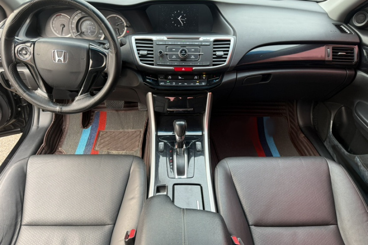 本田 雅阁 2016款 2.0L 精英版中控内饰7012