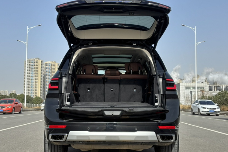 宝马X7 2023款 xDrive40i 领先型豪华套装局部细节9008