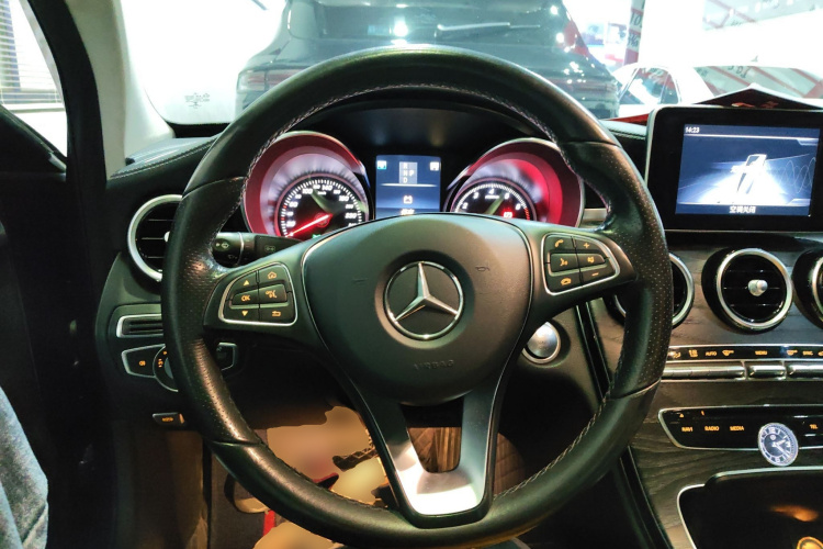 奔驰C级 2018款 C 200 L 运动版中控内饰13