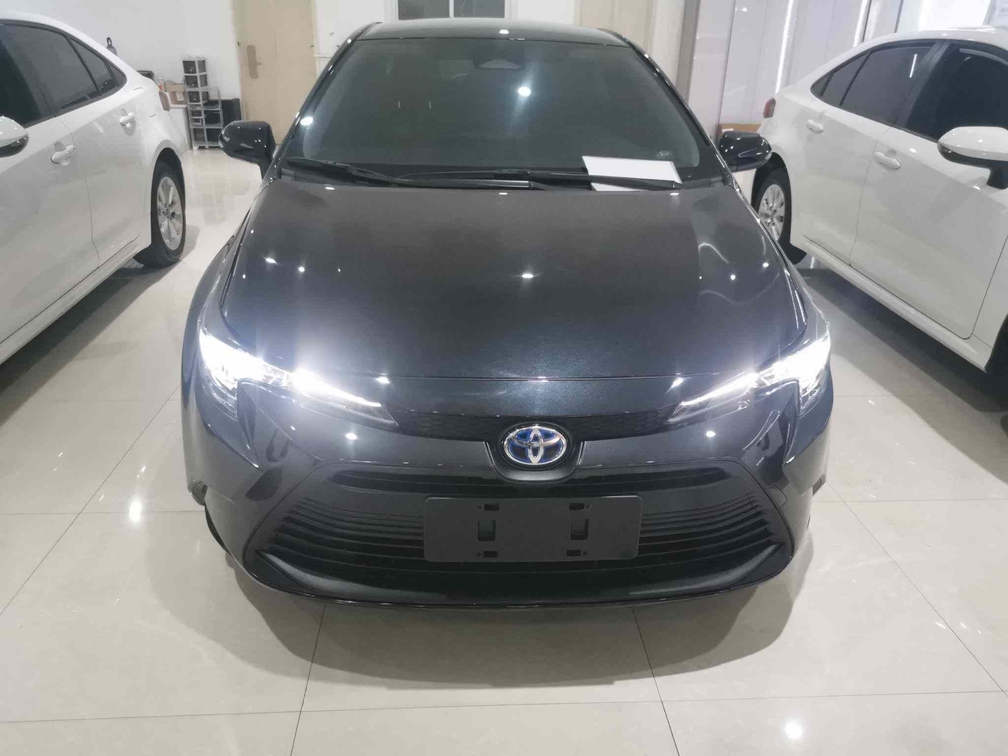 丰田 雷凌 2023款 智能电混双擎 1.8L 领先版(1)