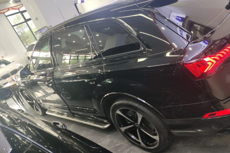 奥迪Q7 2023款 55 TFSI quattro S line运动型车身外观6003