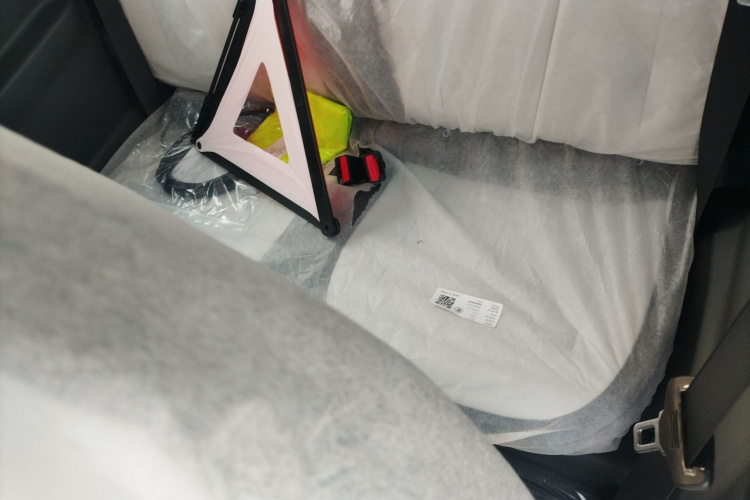 吉利银河 2025款 210km 熊猫卡丁中控内饰7004