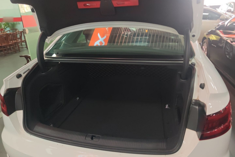 奥迪A4L 2018款 30周年年型 40 TFSI 时尚型局部细节23