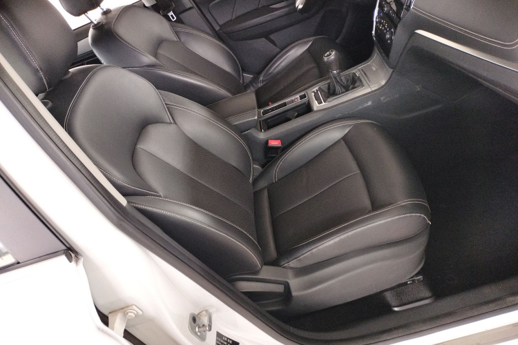 荣威RX5 2016款 20T 两驱手动旗舰版局部细节41