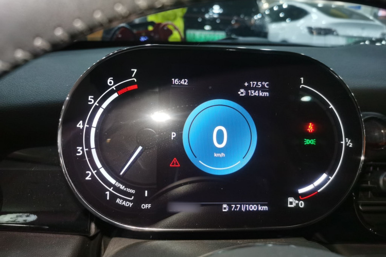 MINI 2023款 改款 1.5T COOPER 艺术家局部细节14