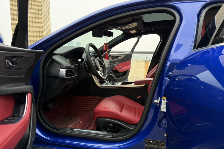 捷豹XEL 2020款 2.0T 200PS R-DYNAMIC S进取运动版中控内饰7001