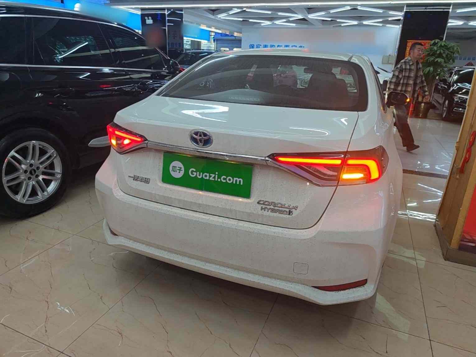 丰田 卡罗拉 2023款 1.8L 智能电混双擎 精英版(3)