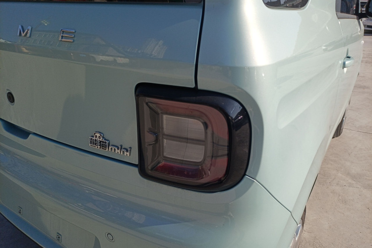 吉利银河 2023款 熊猫mini 200km 耐力熊车身外观9