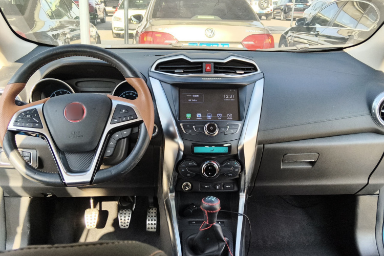 比亚迪 元 2016款 1.5L 手动豪华型中控内饰12