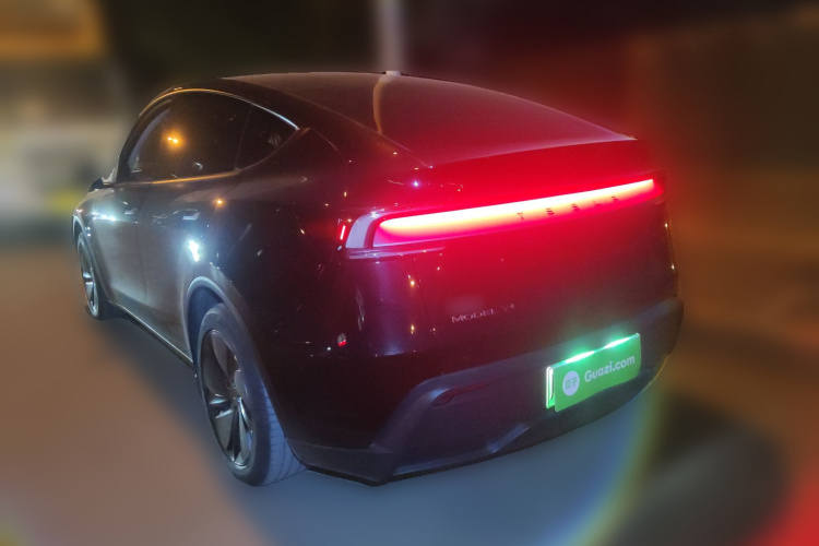 特斯拉 Model Y 2025款 改款 长续航全轮驱动版车身外观5