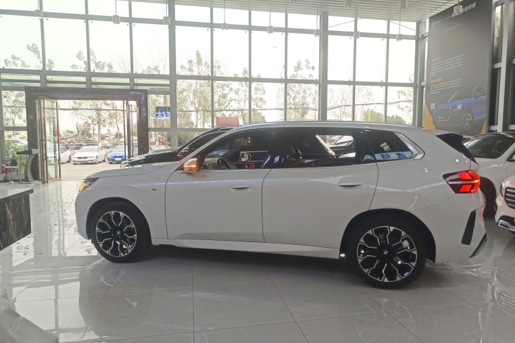 宝马X3 2025款 xDrive30L 领先型 M运动套装车身外观4