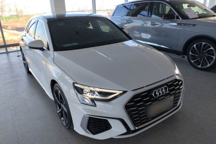 奥迪A3 2024款 Sportback 35 TFSI 时尚运动型车身外观3