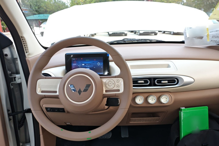 五菱汽车 宏光MINIEV 2025款 四门版 进阶款中控内饰7002