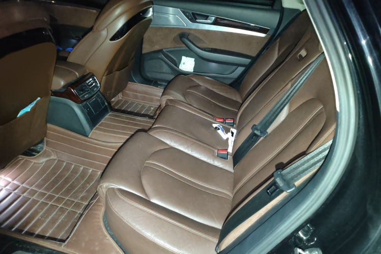 奥迪A8 2013款 A8L 45 TFSI quattro舒适型中控内饰7004