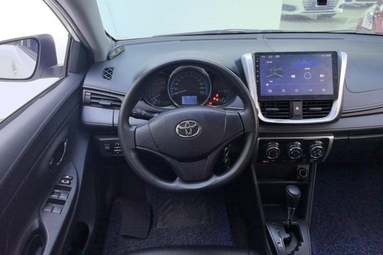 丰田 威驰FS 2019款 1.5L CVT锋驰版中控内饰13