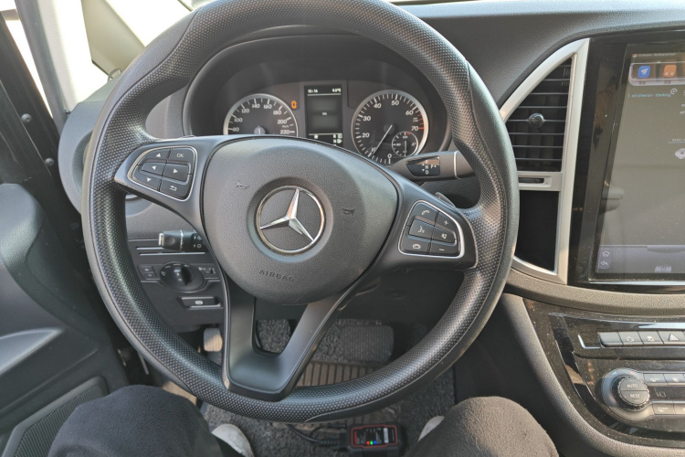 奔驰 威霆 2018款 2.0T 精英版 7座 国V局部细节13