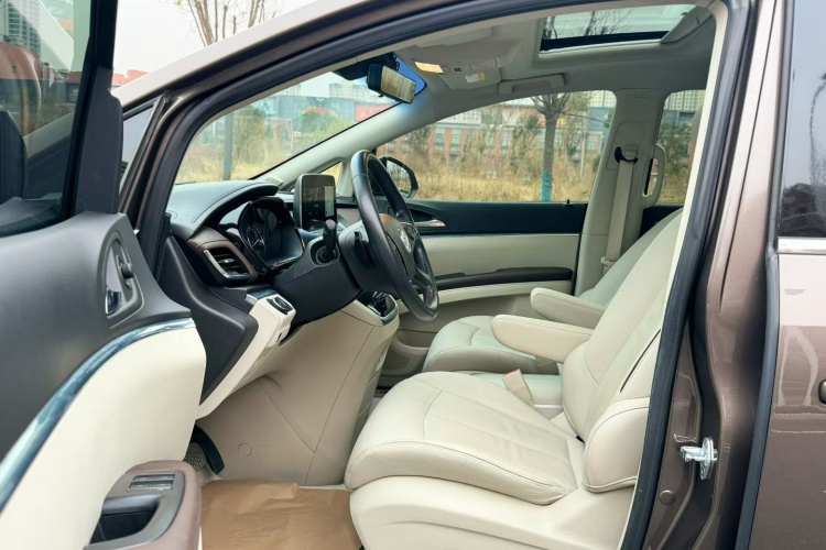 别克GL8 2021款 陆上公务舱 652T 尊贵型中控内饰7001