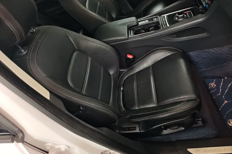 捷豹F-PACE 2018款 2.0T 两驱都市尊享版局部细节41