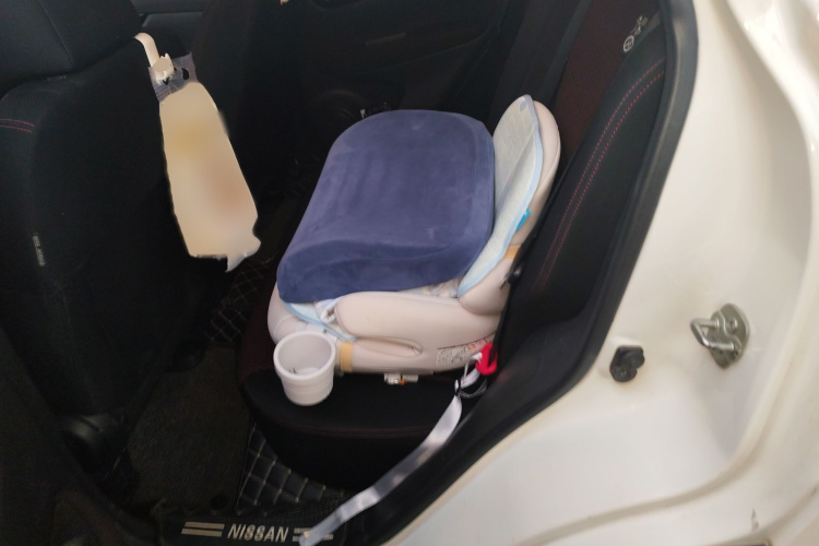 日产 逍客 2016款 2.0L CVT精英版中控内饰7004