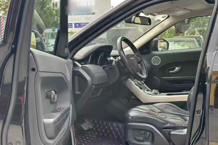 路虎 揽胜极光(进口) 2014款 2.0T 5门耀真版中控内饰7004