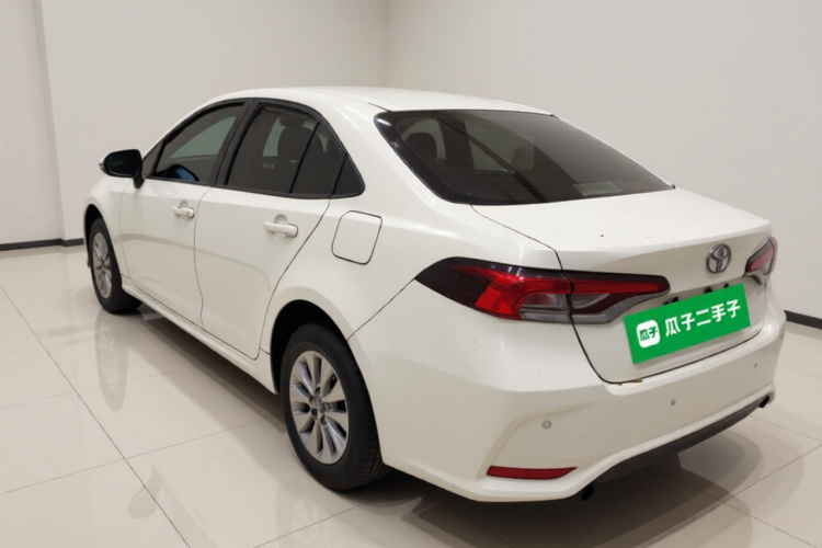 丰田 卡罗拉 2019款 1.2T S-CVT GL-i精英版车身外观5