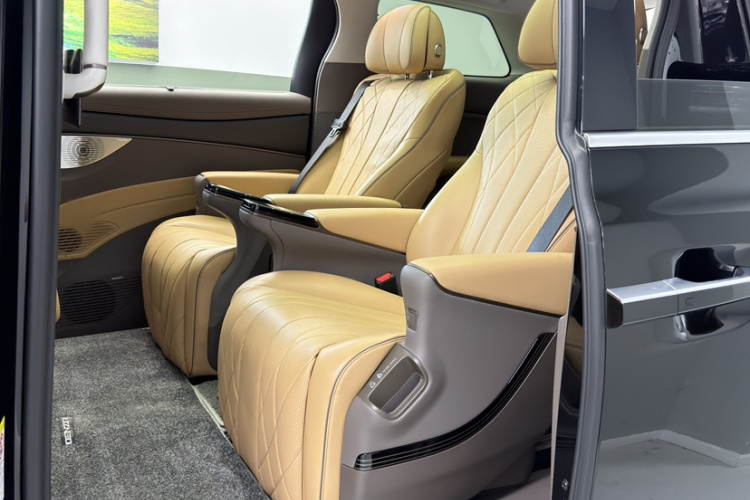 腾势D9 2022款 DM-i 970 四驱尊荣型中控内饰7011