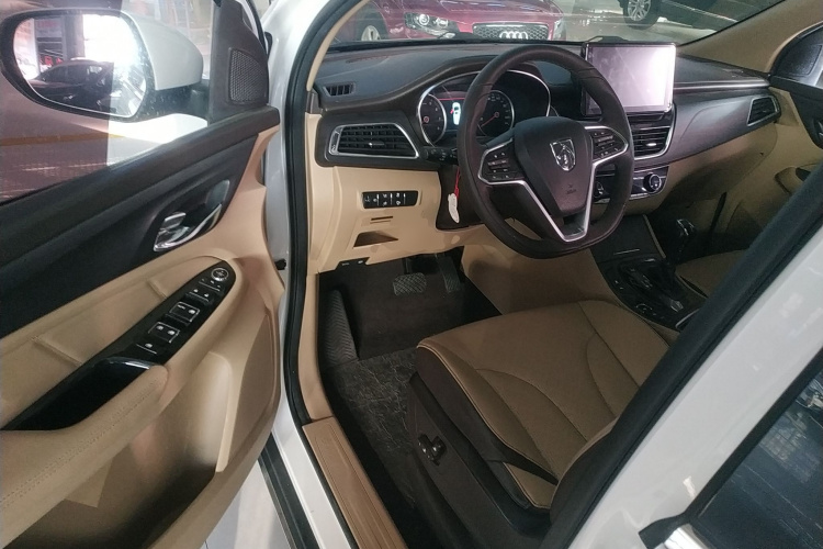 宝骏730 2017款 1.8L iAMT尊享型 7座中控内饰7003