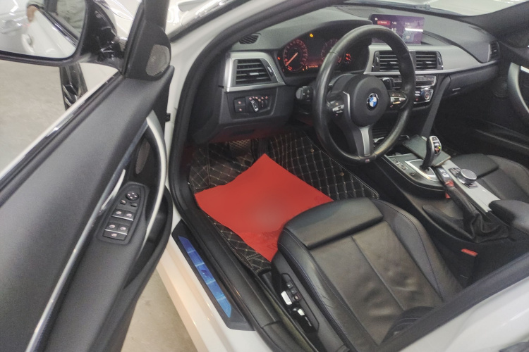 宝马3系 2019款 320i M运动曜夜版中控内饰20