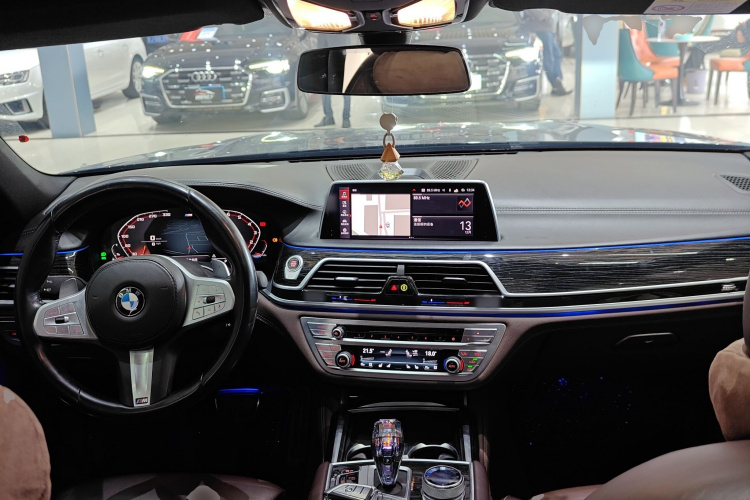 宝马7系 2019款 740Li 领先型 M运动套装中控内饰12