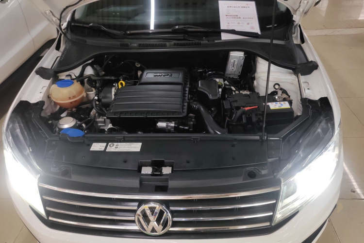 大众 桑塔纳 2021款 1.5L 手动风尚版机舱底盘24