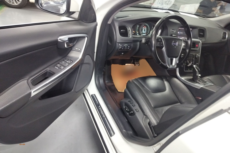 沃尔沃S60(进口) 2014款 T5 智逸版中控内饰20