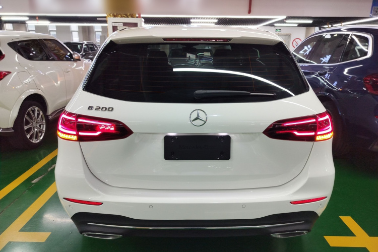 奔驰B级 2022款 改款 B 200 时尚型车身外观6