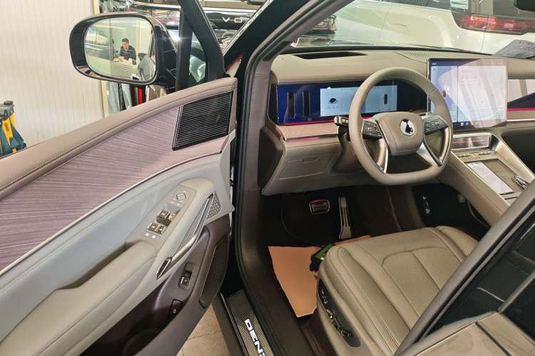 腾势N9 2025款 尊荣型中控内饰20