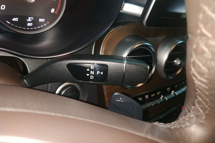 奔驰GLC 2018款 改款 GLC 300 4MATIC 动感型局部细节18