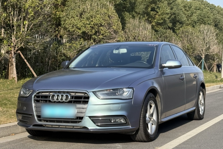 奥迪A4L 2016款 30 TFSI 典藏版 自动舒适型车身外观1