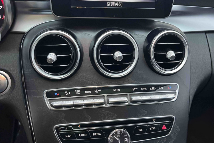 奔驰C级 2015款 改款 C 200 L 运动型中控内饰7007
