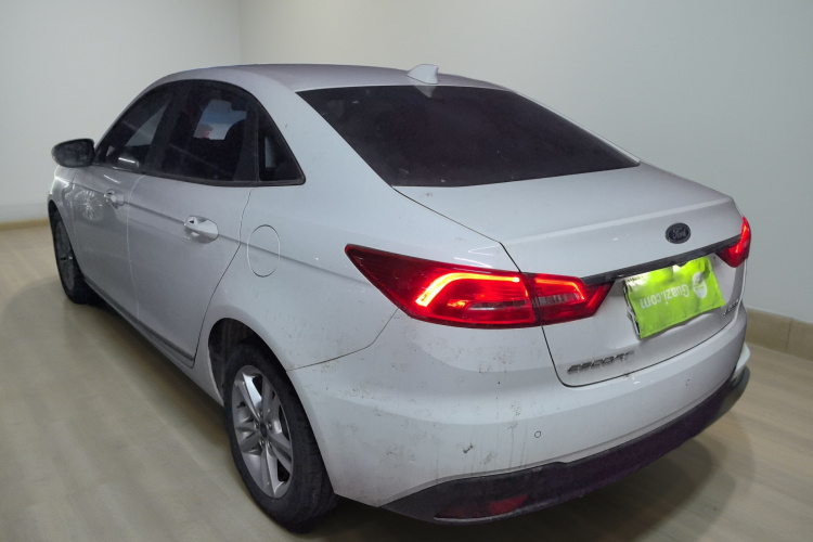 福特 福睿斯 2019款 改款 1.5L 自动悦享型 国VI车身外观5