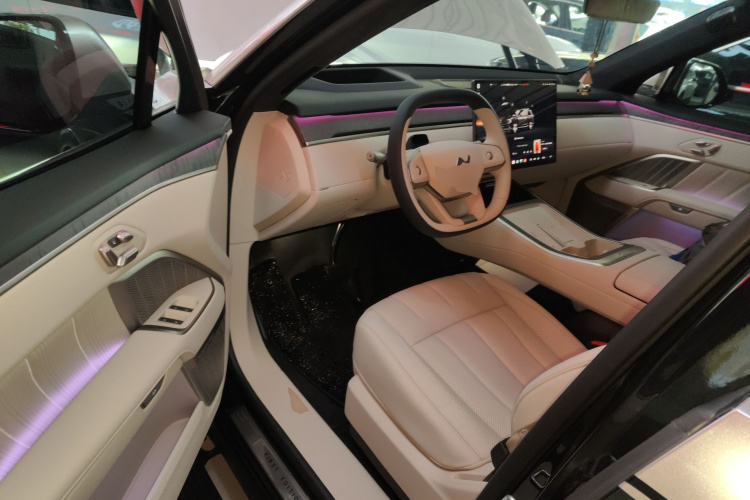 乐道L90 2025款 Ultra 六座版中控内饰7003