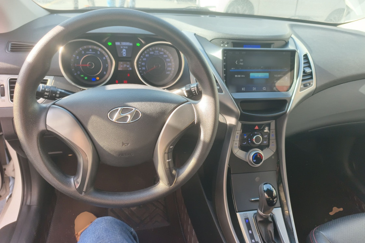 现代 朗动 2015款 1.6L 自动领先型中控内饰7002