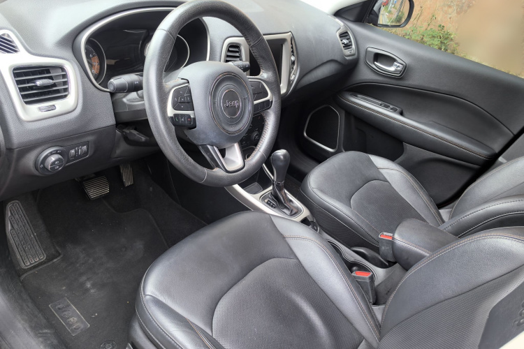 Jeep 指南者 2017款 200T 自动家享版中控内饰7002