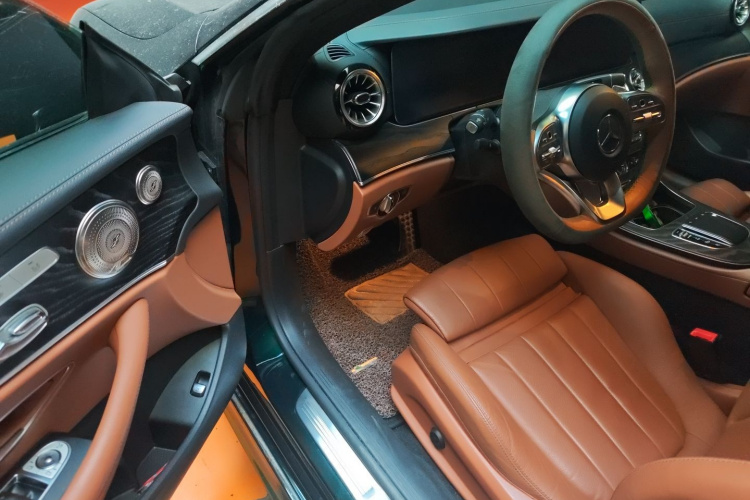 奔驰E级(进口) 2019款 E 200 4MATIC 轿跑车中控内饰20