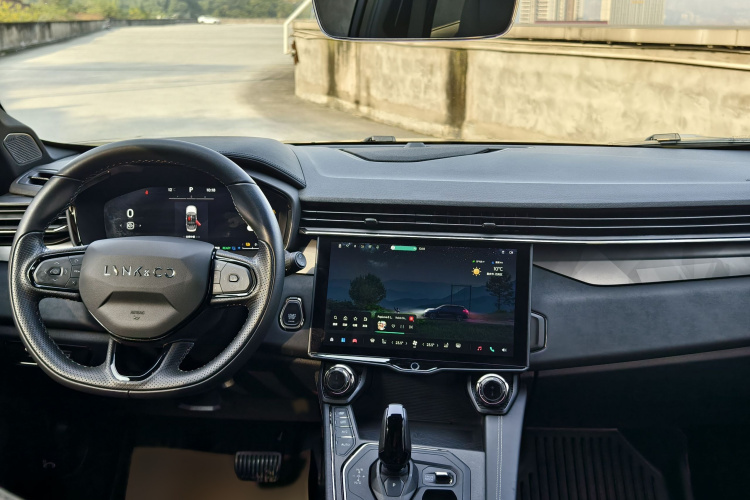 领克01 EM-P 2023款 1.5TD EM-P PM中控内饰7001