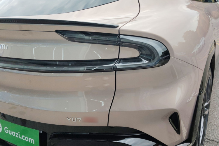 小米汽车 小米YU7 2025款 超长续航高性能四驱Max版车身外观9