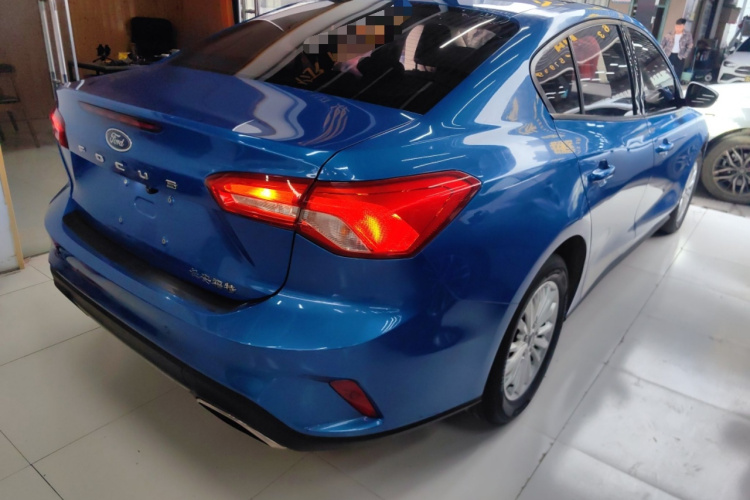 福特 福克斯 2021款 三厢 1.5L 自动锋跃型车身外观7