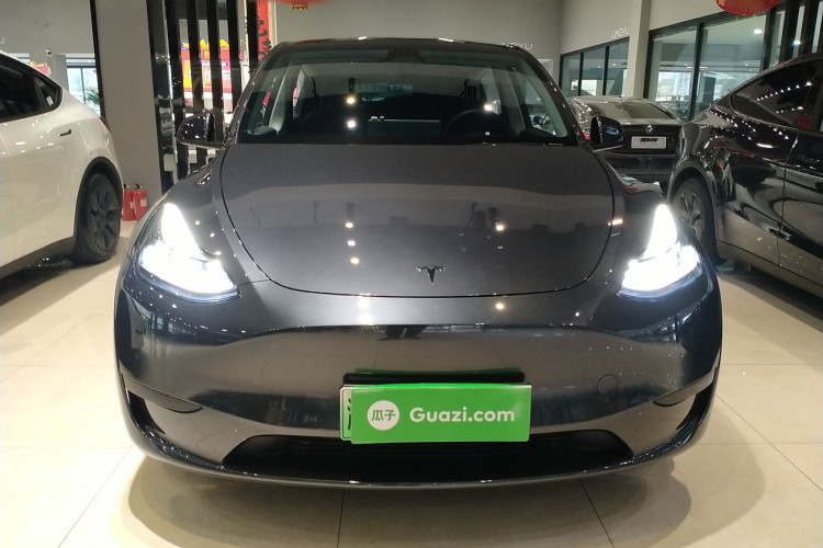 特斯拉 Model Y 2024款 后轮驱动版车身外观2