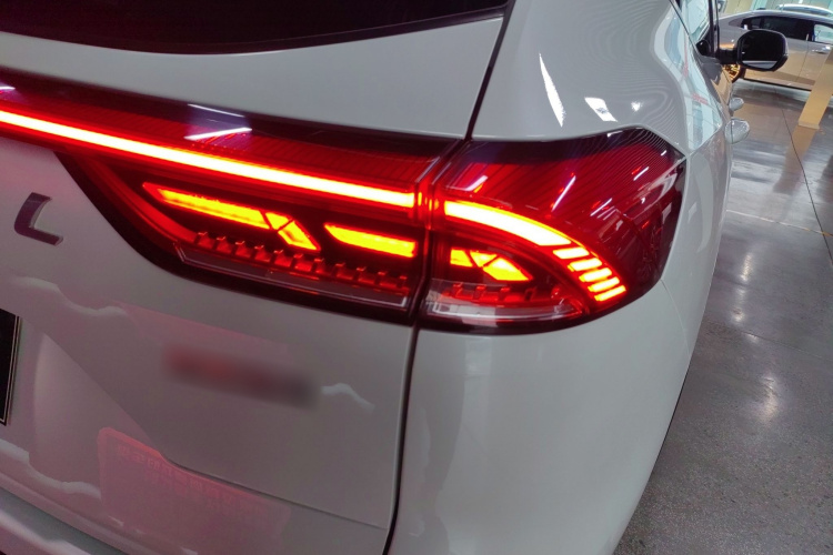 哈弗H6 2023款 国潮版 1.5T 自动都市版车身外观9