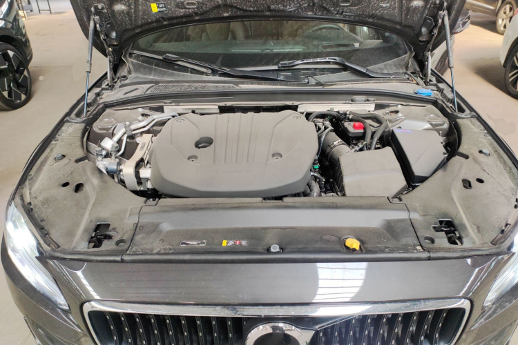 沃尔沃V90 2024款 Cross Country B5 AWD 智尊版机舱底盘24