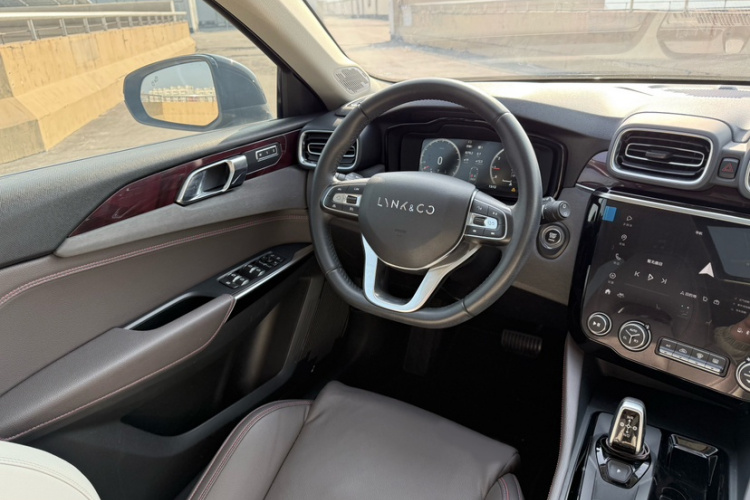 领克02 2019款 高能版 2.0T 自动两驱耀Pro版 国VI中控内饰7009